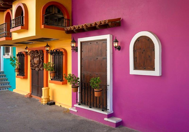 Bunte koloniale Architektur in Puerto Vallarta, Mexiko.