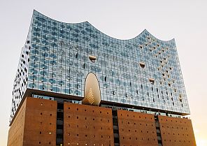 Hamburg mit Klassikkonzert in der Elbphilharmonie Hamburg mit Klassikkonzert in der Elbphilharmonie