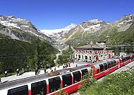 Bernina Express auf der Alp Grüm