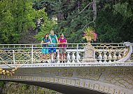 meran-postbruecke-wanderer-ausblick