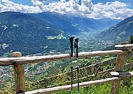weitblick-meranderland-wanderstoecke