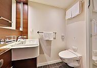 Cabin 318 bathroom VistaNeo