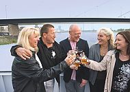 Menschen mit Getränken