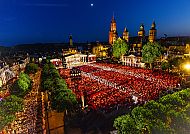 Open-Air-Konzert auf dem Vrijthof in Maastricht bei Nacht.