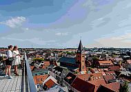 Aalborg, Blick vom Aalborg Salling Rooftop über die Dächer von Aalborg., Aalborg: Blick vom Salling Rooftop über die Dächer der Stadt.