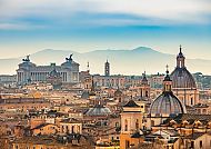 Rom, Panoramablick über die Dächer von Rom mit historischen Gebäuden., Panoramablick über Rom mit historischen Gebäuden und Kuppeln., Panoramablick über Rom mit historischen Gebäuden und Kuppeln.