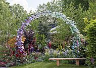 , Bunte Blumenpracht und Kunstinstallation auf der Chelsea Flower Show.
