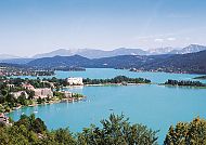 Pörtschach, Wörthersee, Frühlingspanorama am Wörthersee mit Blick auf Pörtschach.