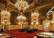 Casino Baden-Baden, Prunkvoller Saal im Casino Baden-Baden mit Kronleuchtern., Prächtiger Spielsaal im Casino Baden-Baden mit Kronleuchtern.