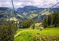 Salzburg_Saalbach_Landschaft_Sommer, Atemberaubende Alpenlandschaft in Saalbach im Sommer., Grüne Alpenlandschaft in Saalbach im Sommer, perfekt zum Wandern.