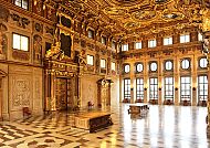 Augsburg Goldener Saal klein, Prunkvoller Goldener Saal in Augsburg mit reichem Dekor.