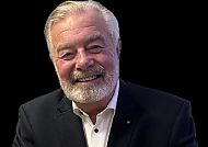 , Harry Wijnvoord lächelnd bei der Quizkreuzfahrt in Holland.