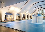 Aquapark, Moderner Aquapark im Radisson Blu Swinemünde, stilvolles Design.