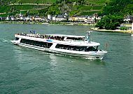 MS Kölnigin Silvia auf dem Rhein, MS Königin Silvia auf dem Rhein vor Burg Pfalzgrafenstein., MS Königin Silvia auf dem Rhein vor Burg Pfalzgrafenstein.