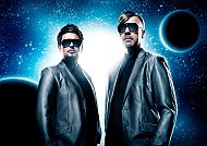 Disco Boys, Disco Boys vor kosmischem Hintergrund, Stars del Mar 2026.