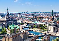 Kopenhagen, Panoramablick über Kopenhagen mit historischen Gebäuden., Panorama von Kopenhagen mit historischen Gebäuden und Kanälen.