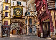 Gros-Horloge in Rouen, malerische Altstadtgasse