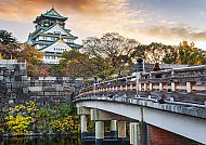 Osaka Schloss im Herbstlicht, Japan – Land der aufgehenden Sonne