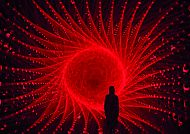 Leuchtende rote Spiralen in TeamLab-Ausstellung, Japan