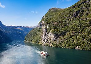 Hurtigruten – Unterwegs auf der klassischen Postschiffroute im Sommer