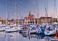 Stralsund Hafen mit St. Nikolai-Kirche, Stralsund Hafen mit St. Nikolai-Kirche im Abendlicht., Stralsund Hafen mit St. Nikolai-Kirche im Abendlicht.