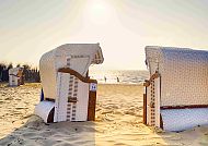 Strandkörbe am Strand, Strandkörbe bei Sonnenuntergang auf Norderney.