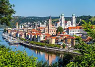 Passau im Sommer, malerische Altstadt und Donauufer