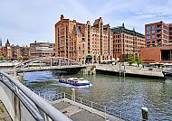 HafenCity mit der Speicherstadt in Hamburg