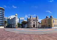 Stadtbild Recife, Historische Architektur und blauer Himmel