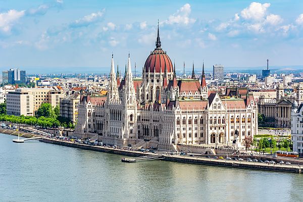 Budapest, Budapester Parlamentsgebäude mit Blick auf die Donau., Budapester Parlamentsgebäude mit Blick auf die Donau.