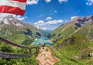 Landschaft Kaprun, Atemberaubendes Bergpanorama und See in Kaprun unter blauem Himmel.