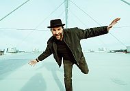 Timo Schulte, Timo Schulte auf der Schlager Cruise, fröhlich und dynamisch.