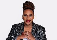 Ingrid Arthur strahlt in glamourösem Outfit