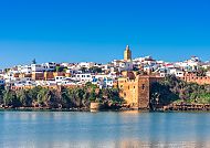 Rabat: Malerische Küstenansicht mit historischen Bauwerken