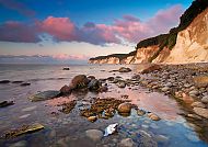 Kreidefelsen Rügen, Kreidefelsen auf Rügen bei Sonnenuntergang, idyllische Küstenlandschaft., Kreidefelsen auf Rügen bei Sonnenuntergang, malerische Küstenlandschaft.