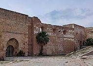Tunesien, Historische Festung in Tunesien, mediterranes Flair., Historische Festung in Tunesien unter blauem Himmel.
