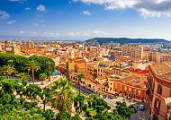 Cagliari, Sardinien, Blick über Cagliari, Sardinien: Kultur und Charme im Mittelmeer., Blick über Cagliari, Sardinien, mit mediterraner Architektur.