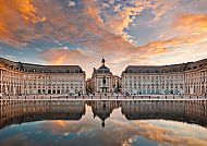 Bordeaux, Place de la Bourse in Bordeaux bei Sonnenuntergang.