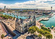 Blick auf Port Vell und das Mittelmeer von Columbus Monument, Barcelona.