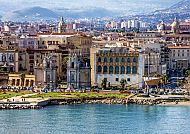 Palermo: Historische Architektur am sonnigen Mittelmeer.
