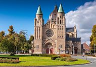 Maastricht, Romanische Kirche in Maastricht bei sonnigem Wetter.