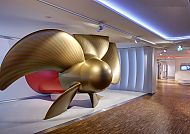 Meyer Werft_Ausstellung goldene Turbine, Goldene Turbine in der Meyer Werft Ausstellung, Papenburg., Goldene Turbine in der Meyer Werft Ausstellung, Papenburg.