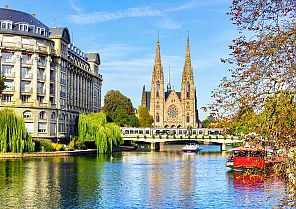 Malerischer Rhein im Herbst