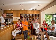 Radreise Pfälzer Weinsternfahrt, Gemütliche Weinprobe in einer Pfälzer Weinstube., Gemütliche Weinprobe in einer Pfälzer Weinstube.