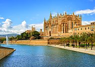 Kathedrale von Palma, Mallorca, bei strahlendem Sonnenschein