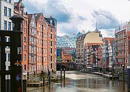 Speicherstadt Hamburg, Speicherstadt Hamburg mit Elbphilharmonie im Hintergrund., Speicherstadt Hamburg mit Blick auf die Elbphilharmonie.