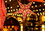 Weihnachtsstern, Weihnachtsstern leuchtet im festlichen Lichterglanz von Münster., Weihnachtsstern in festlichem Lichterglanz auf dem Münster Weihnachtsmarkt.