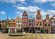 Alkmaar, Historische Fassaden und lebendiges Flair in Alkmaar., Historische Fassaden und lebendiges Flair in Alkmaar.