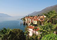 Cannero, Malerische Küstenstadt Cannero am Lago Maggiore., Idyllisches Cannero am Lago Maggiore mit malerischer Küstenlandschaft.