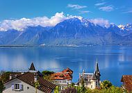 Montreux mit Blick auf den Genfer See und majestätische Alpen.